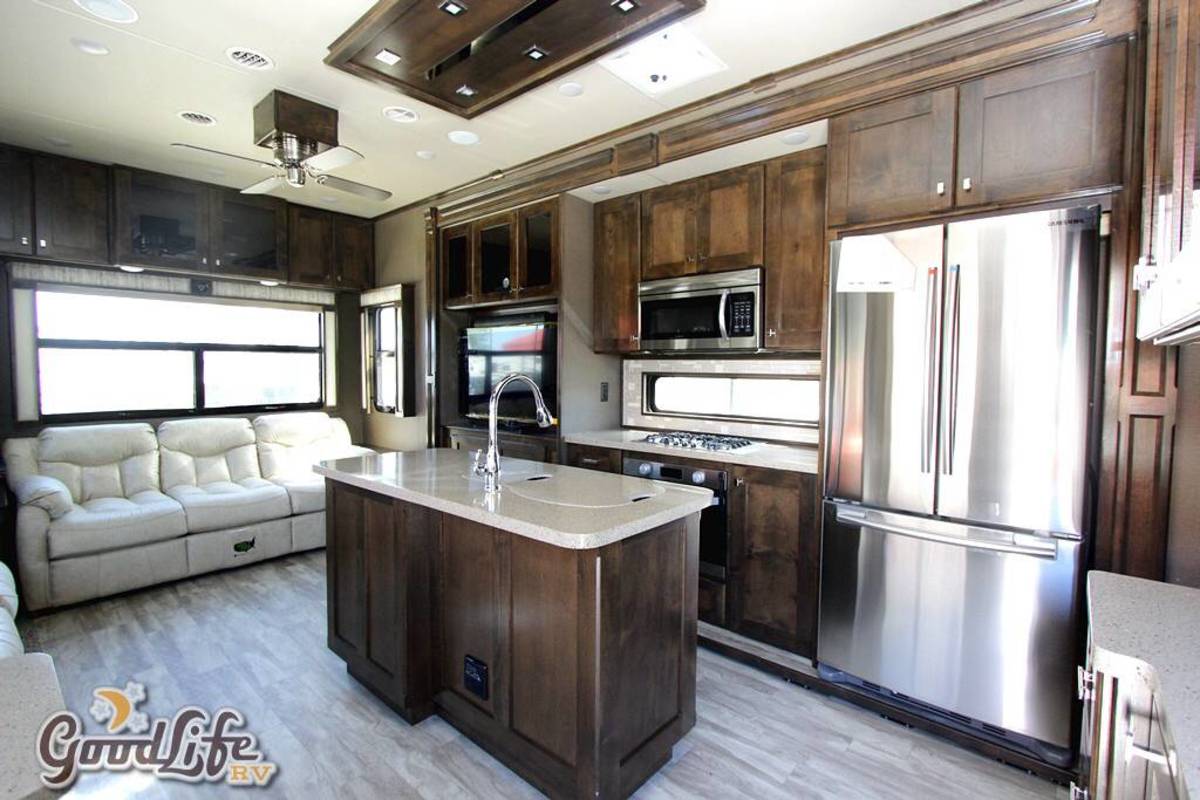 2019 Vanleigh Vilano 320GK "Rear Living Room" 320GK Triple Slide Out in